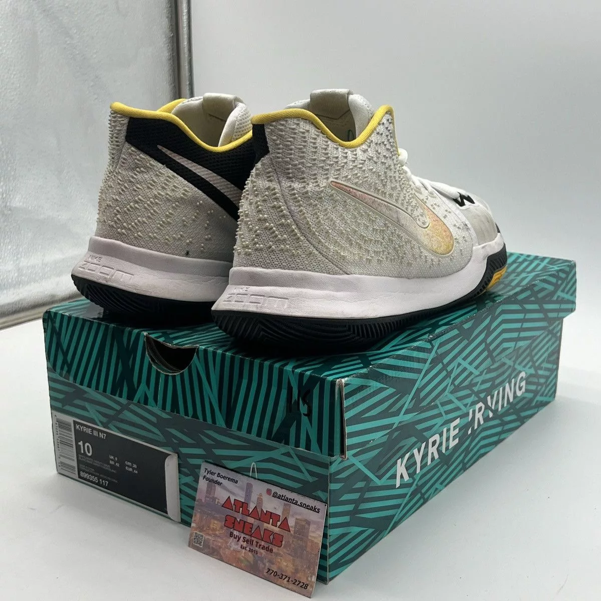 Nike Low Top Sneakers Nike Kyrie 3 NF White
