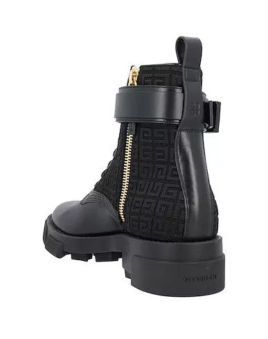 Givenchy Boots Givenchy o1srvl11e0624 Ankle Boots in Black