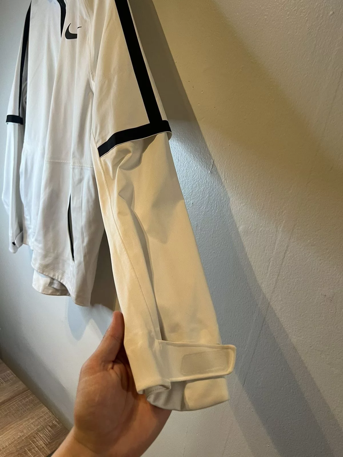 Nike Raincoats Nike Aeroshield Run Jacket With Hood Size Medium White