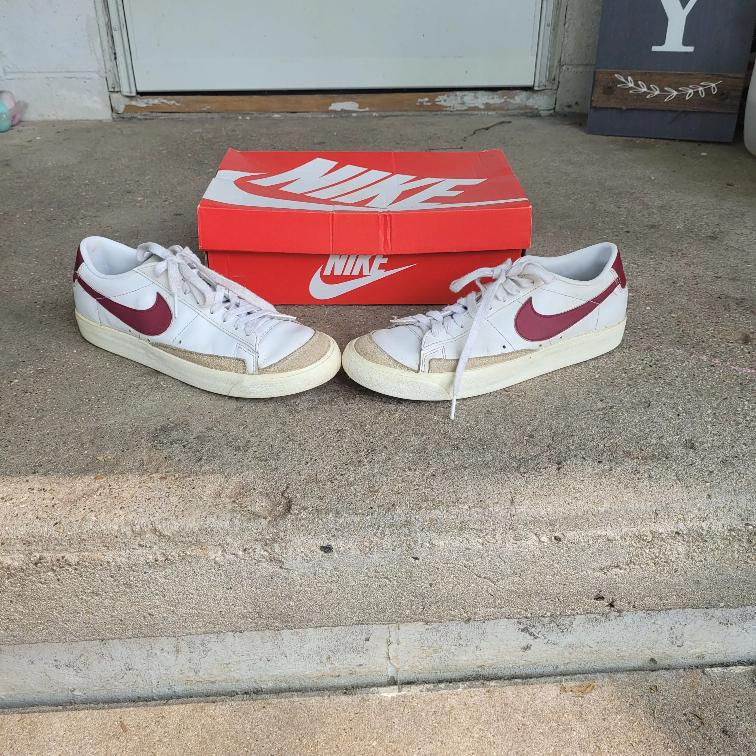 Nike Low Top Sneakers Used Nike Blazer Low White/Red