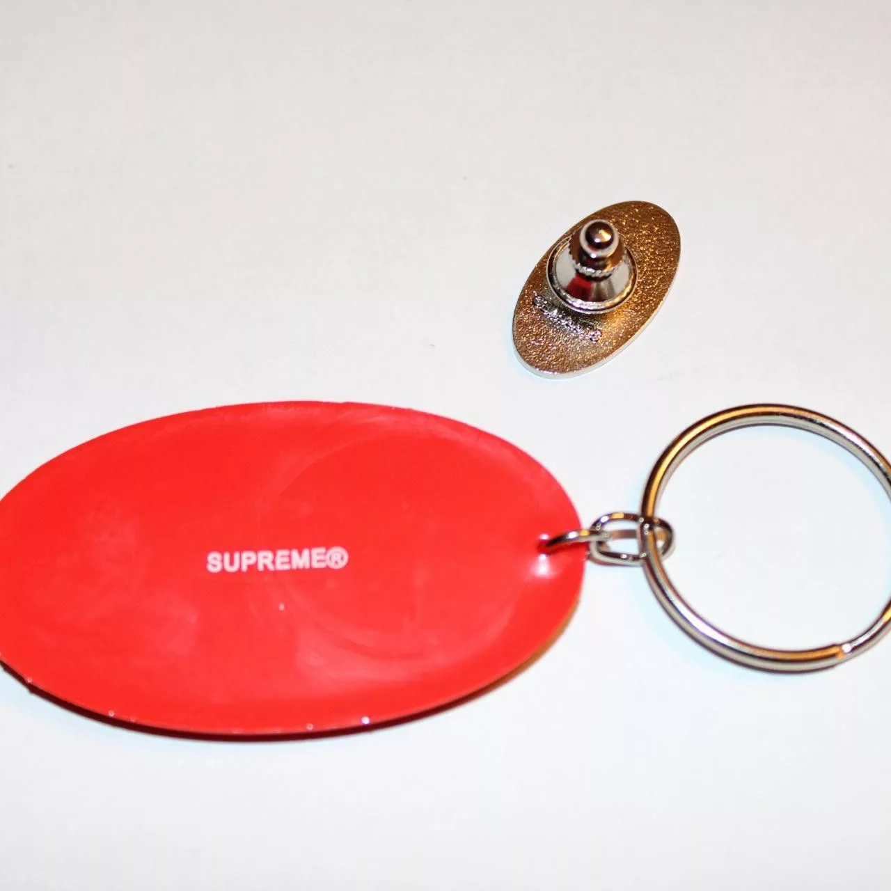 Supreme Supreme Supreme 666 Oval Pin Keychain Set Red