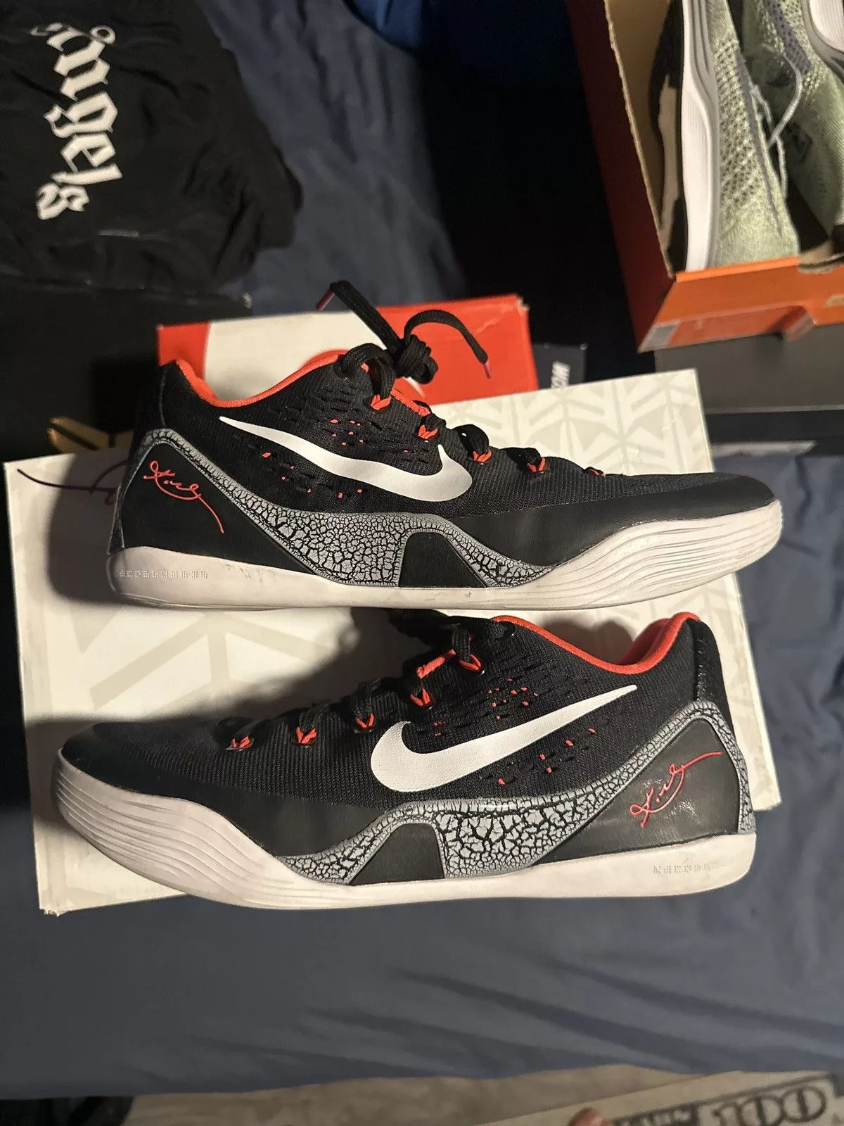 Nike Low Top Sneakers Nike Kobe lazer crimson Black