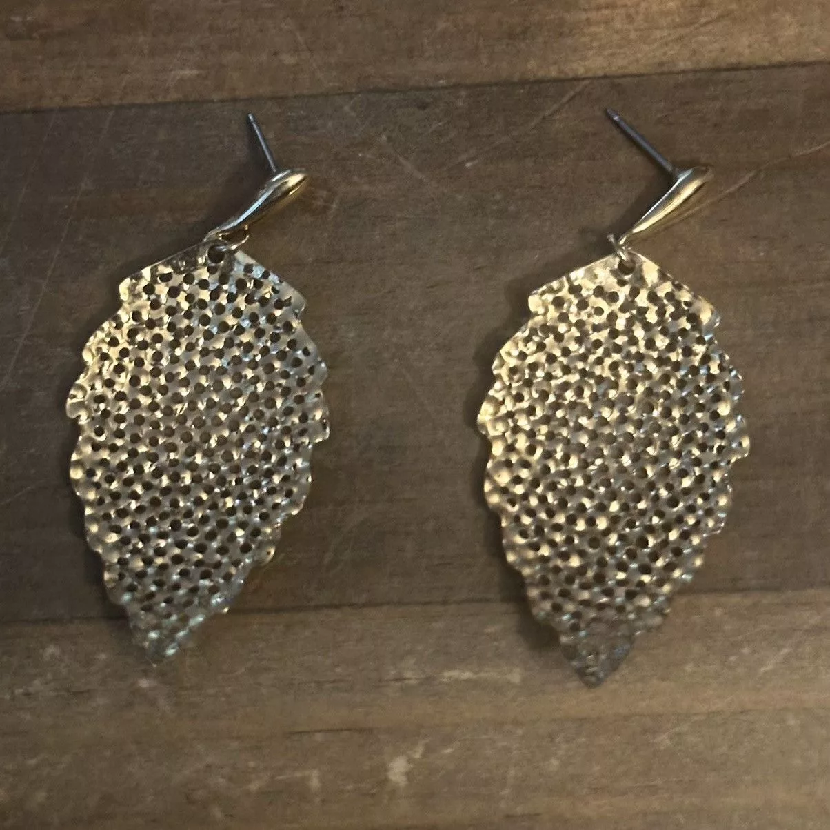 Other Earrings Other Gold filigree curved leaf dangle earrings