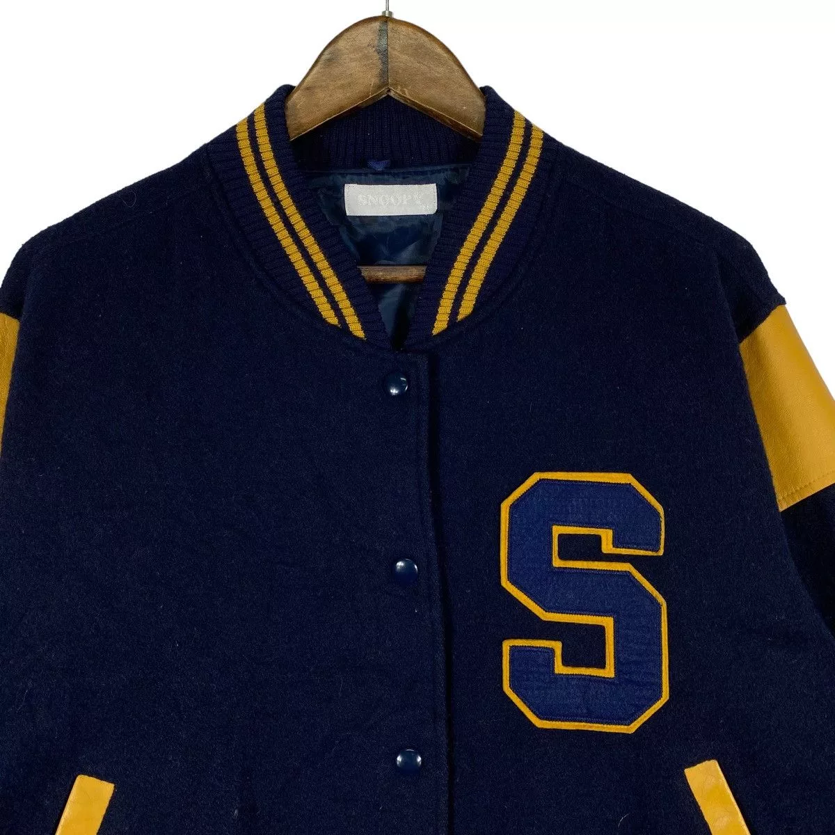 Peanuts Bombers Peanuts × Vintage Vintage Peanuts Snoopy Varsity Jacket White