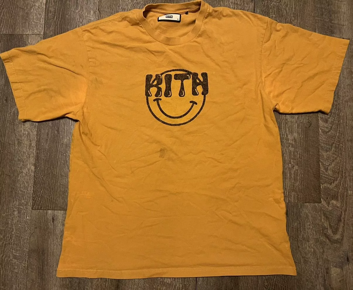 Kith Short Sleeve T Shirts Kith Smiley Face Cheeky Shirt size XL Yellow