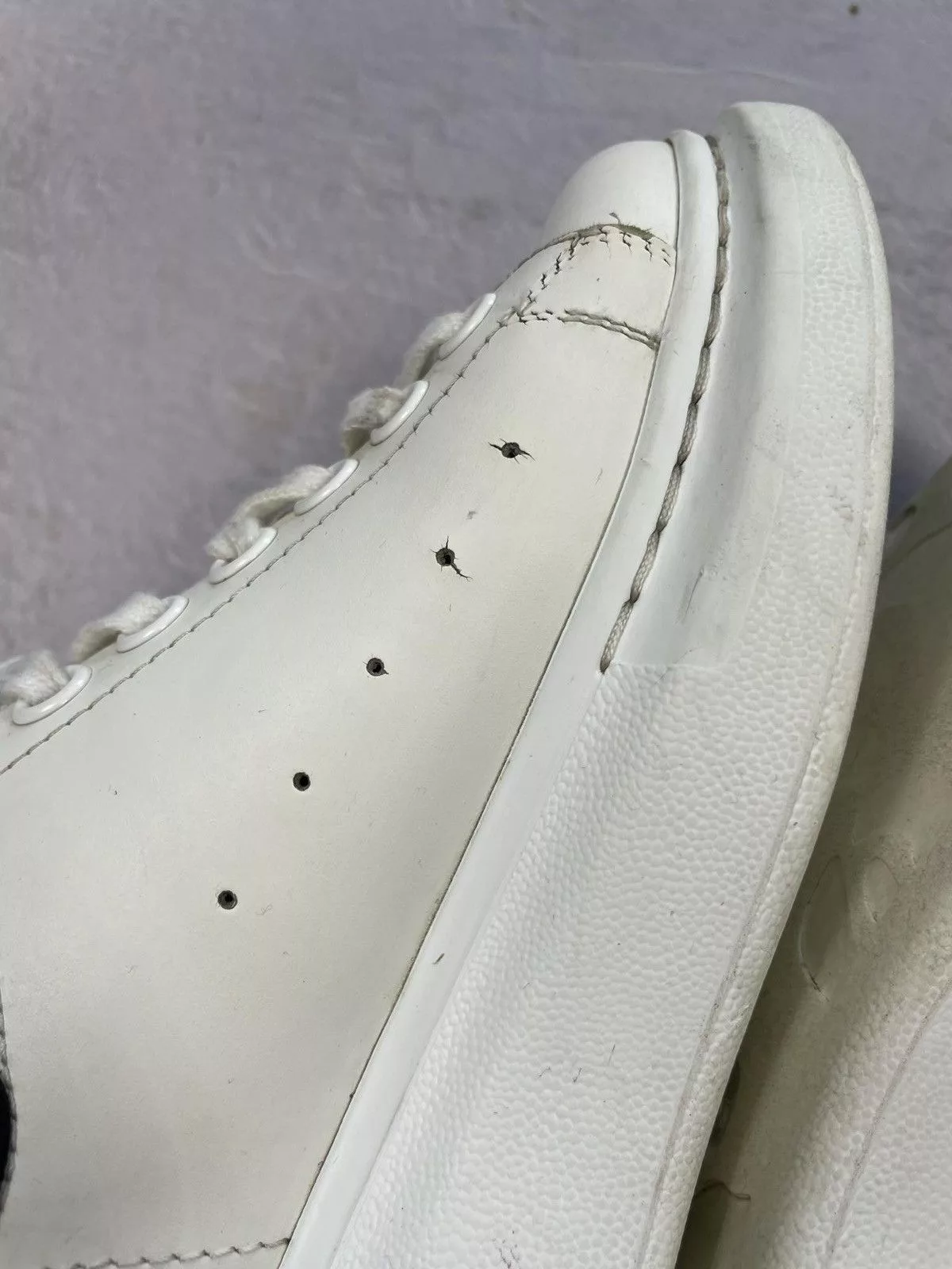Alexander McQueen Low Top Sneakers Alexander McQueen × Designer Alexander Mcqueen Oversized Sneakers Shoes White