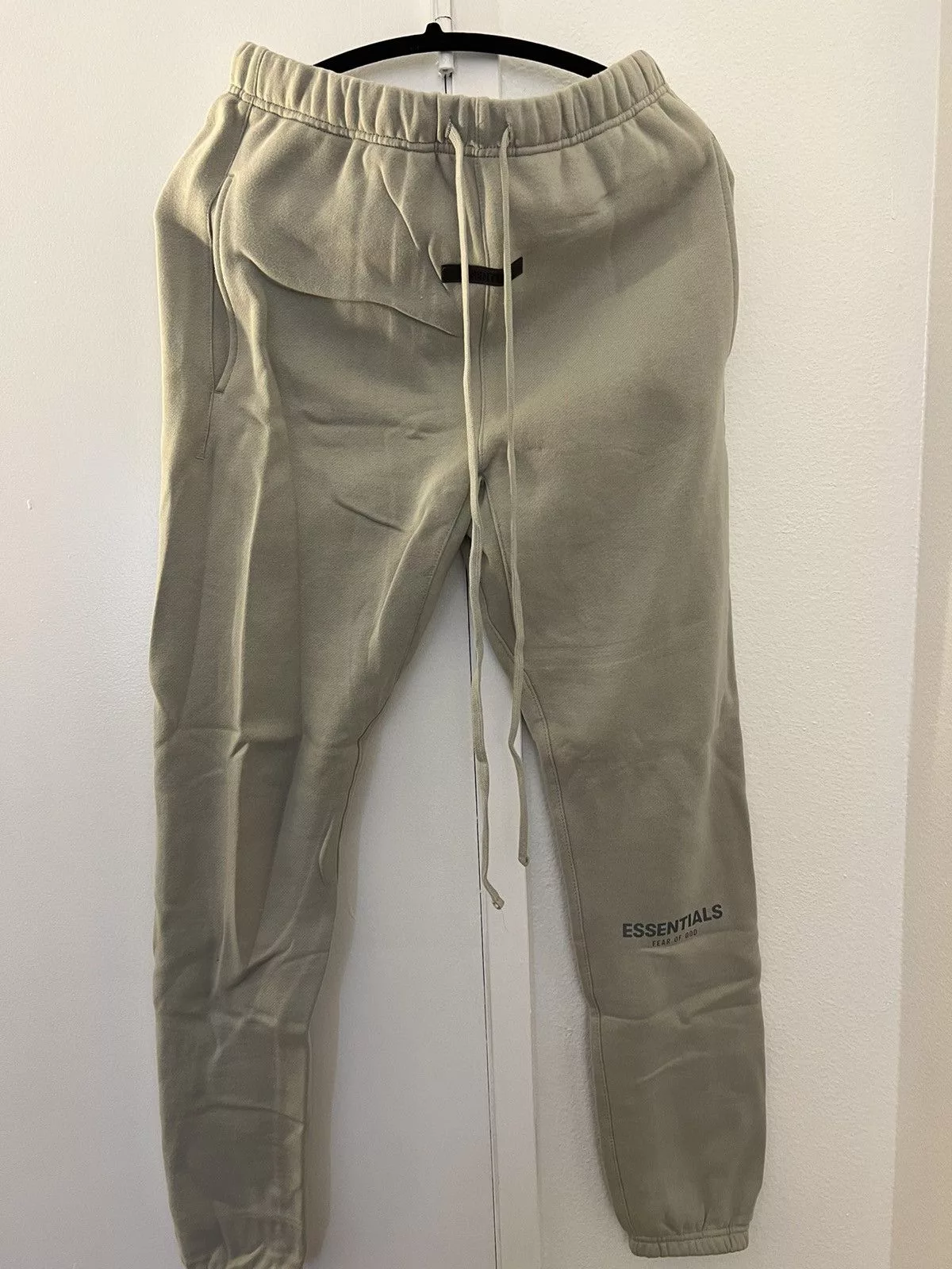 Essentials Sweatpants Joggers Essentials × Fear of God Essentials Green Sweatpants SSense Exclusive