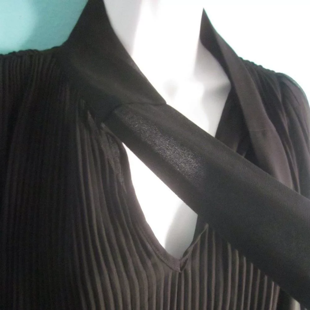 Frank & Eileen Blouses Frank & Eileen Paola Frani Black Blouse Tie Neck Pleated Top - 36" Bust Siz