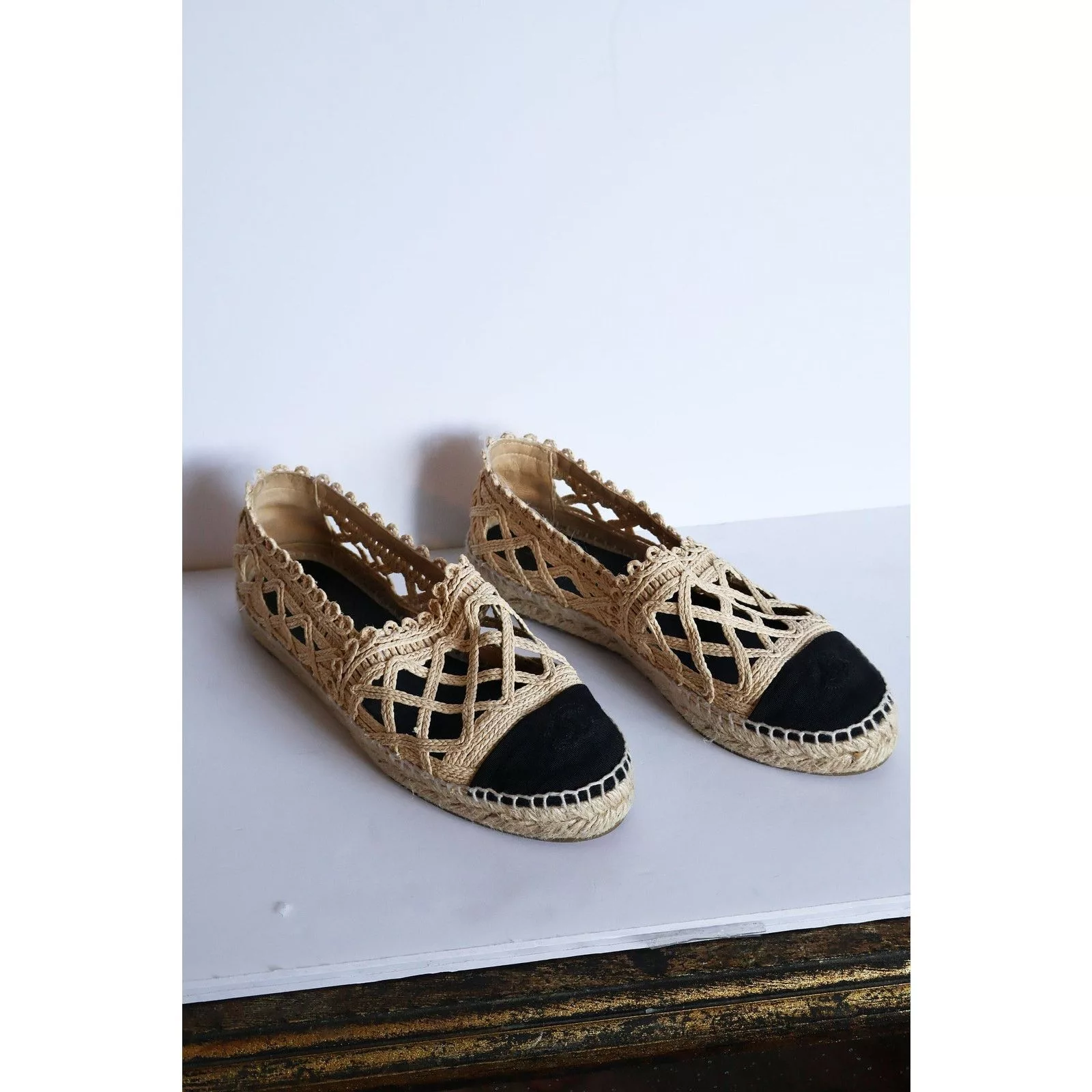 Chanel Slip Ons Vintage CHANEL Woven Tan Raffia + Linen CC Logo Espadrilles Beige