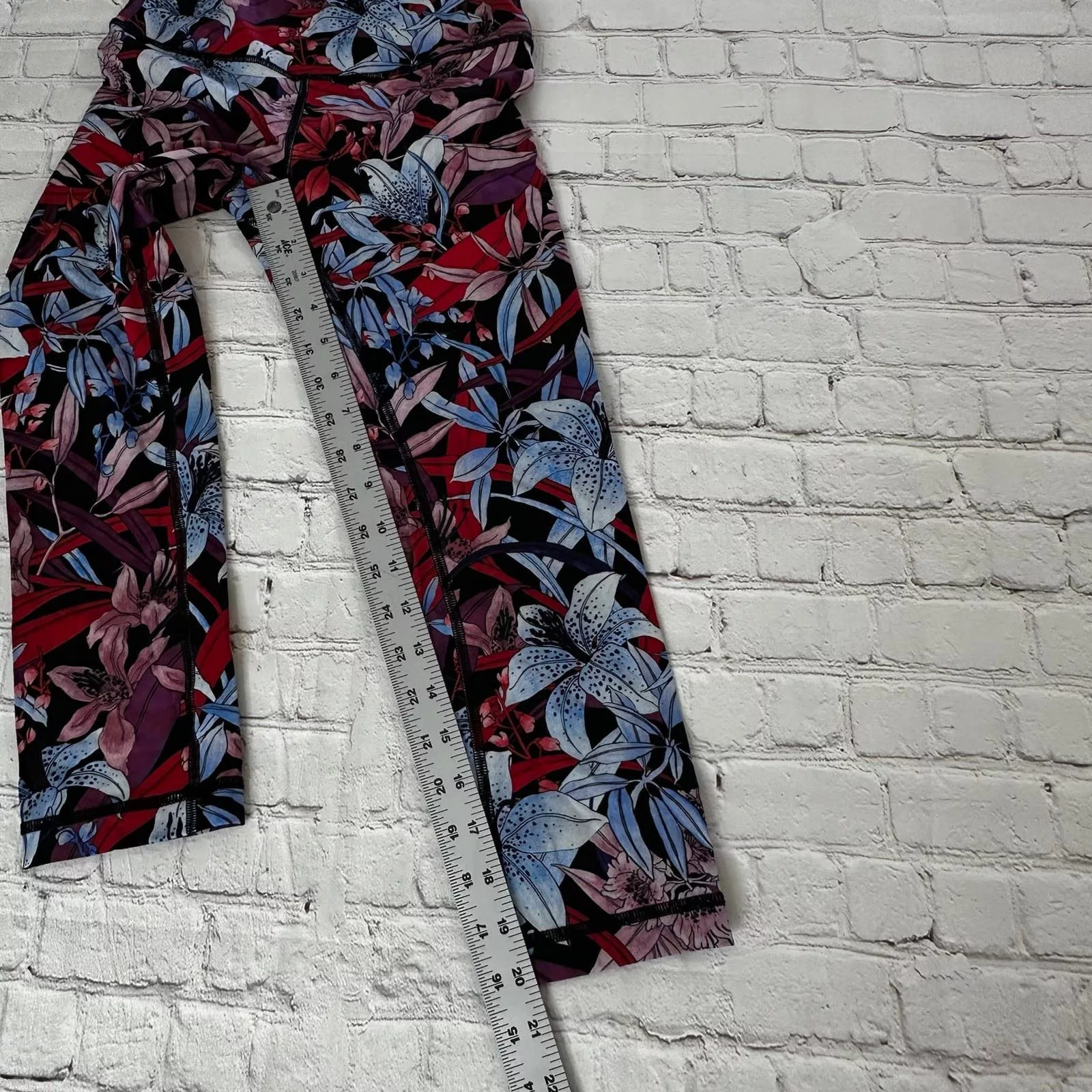 lululemon leggings size 4 Multi