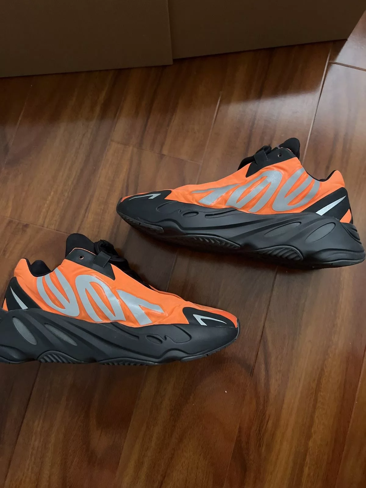 Yeezy Low Top Sneakers Yeezy 700 orange