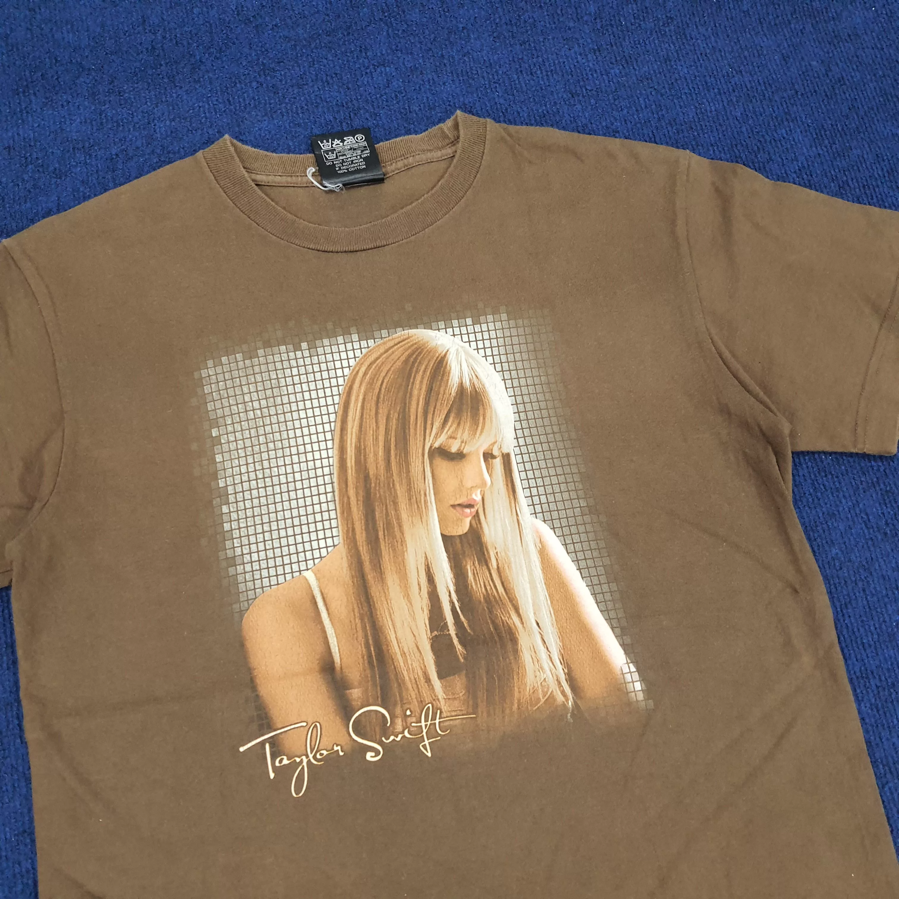 Band Tees Short Sleeve T Shirts Band Tees × Vintage Vintage Taylor Swift American Singer Tour T-shirt Brown