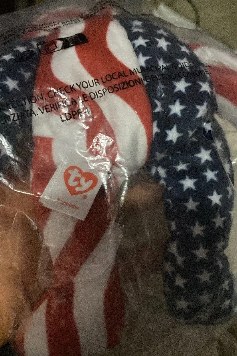 Supreme Supreme Supreme flag bear Multi