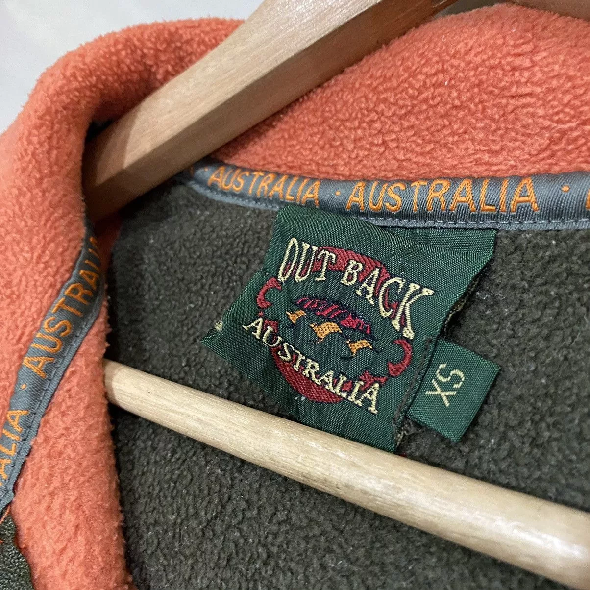 The Australian Outback Collection Light Jackets The Australian Outback Collection VINTAGES OUTBACK AUSTRALIA POLAR FLEECY KANGAROO JACKET Orange Gorpcore