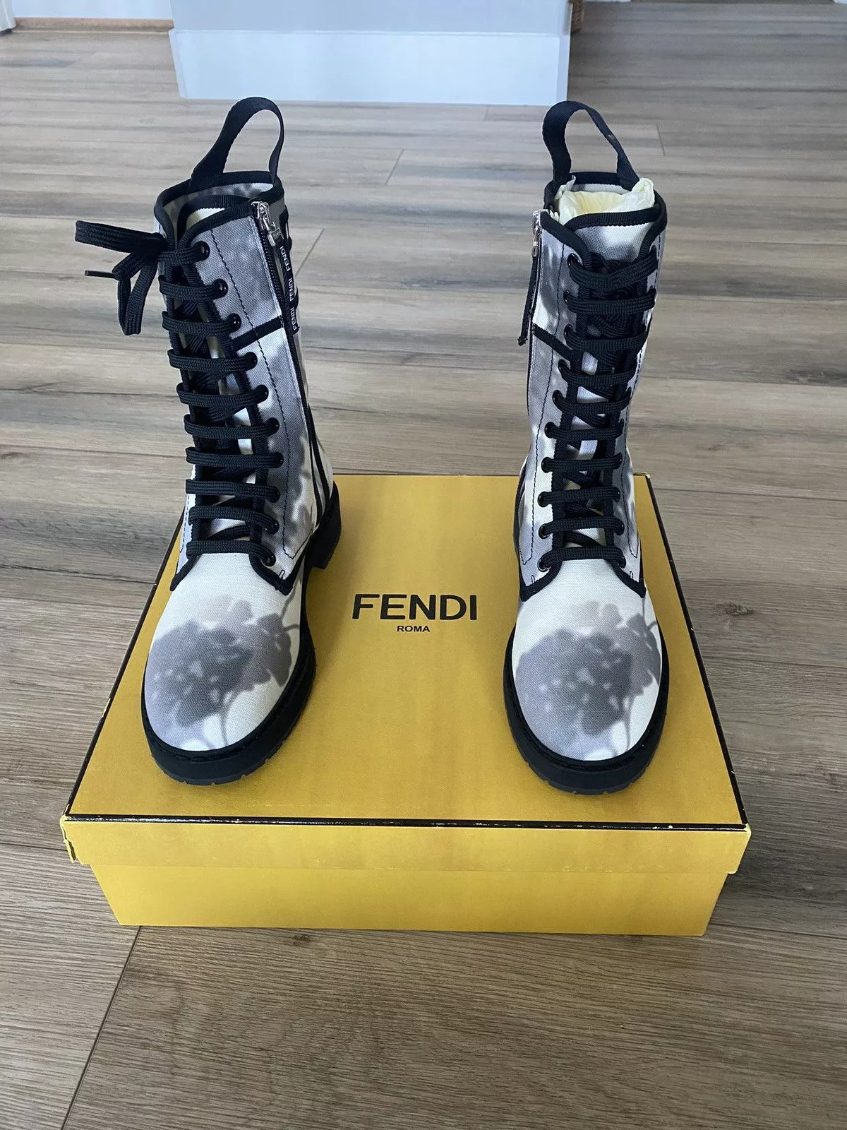 Fendi Boots Authentic Fendi biker boots Black