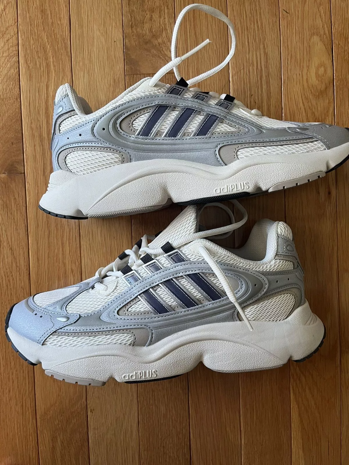 Adidas Low Top Sneakers Adidas Ozmillen Silver