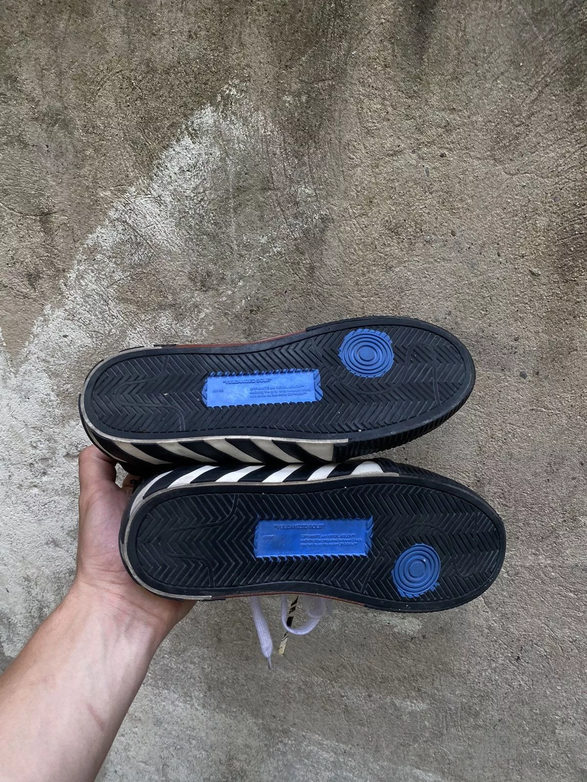 Off-White Low Top Sneakers Off-White Low Sneakers Black