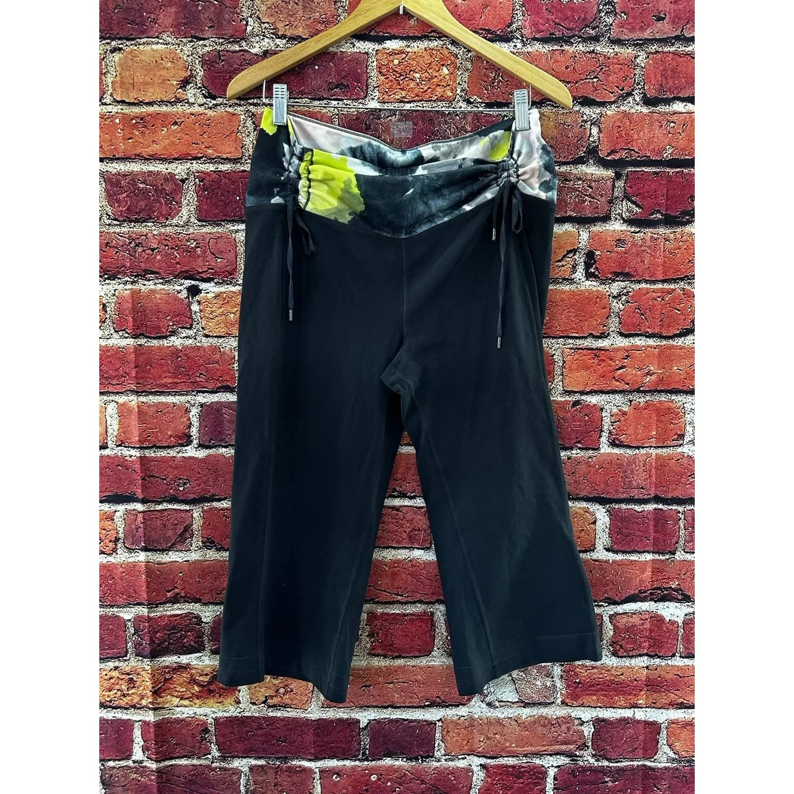 Lululemon Pants Lululemon Capri size 10 Black