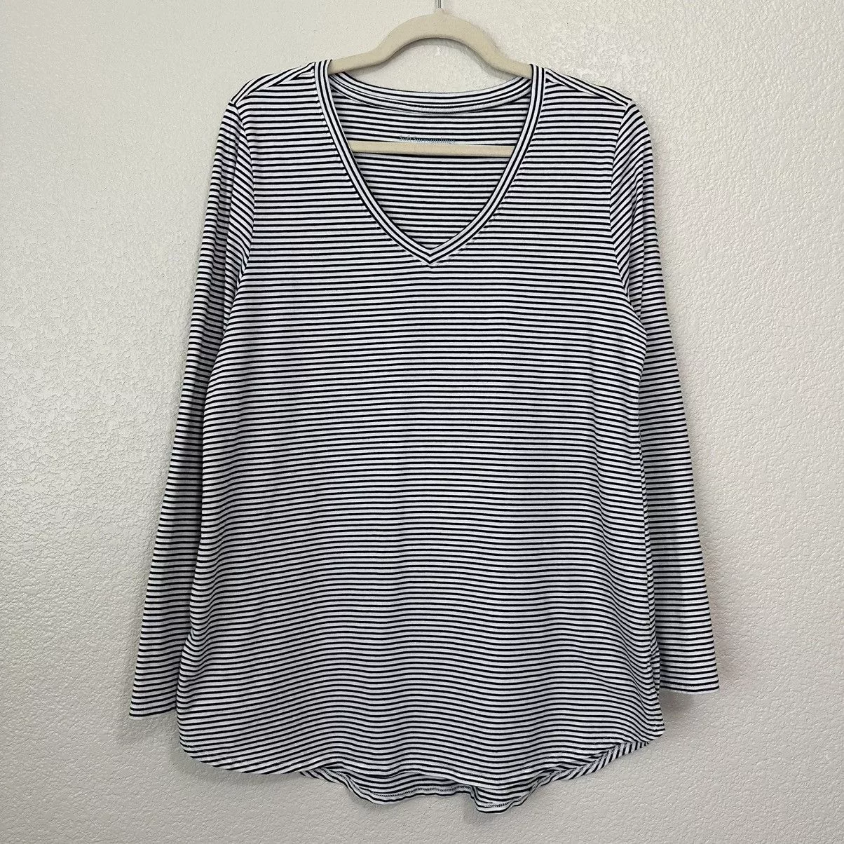 Other Long Sleeve T Shirts Other Soft Surroundings Pima Cotton V-neck Long Sleeves Tee Gray