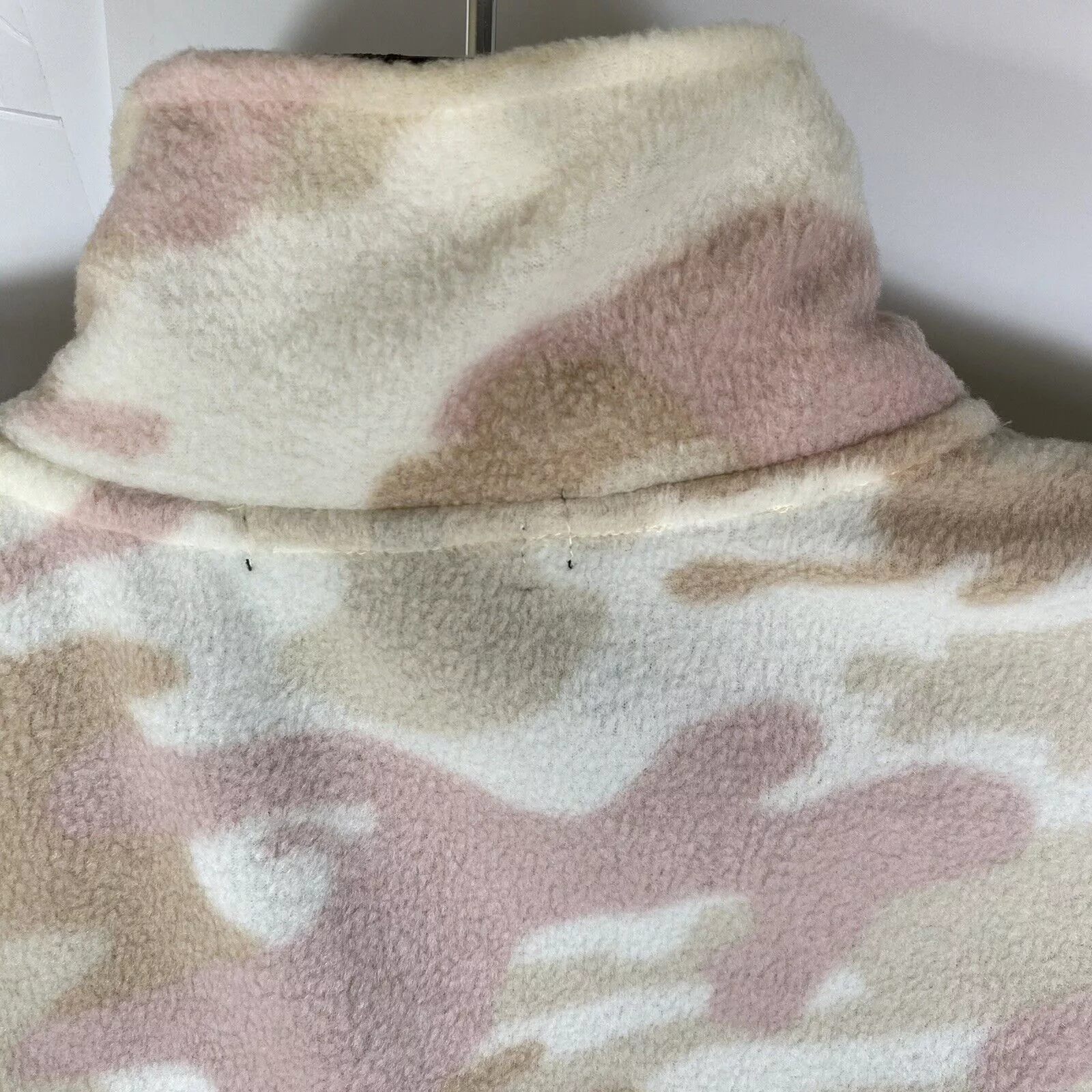 Other Sweatshirts Other Derek Heart Large Fleece Cream & Pink Camouflage Sweatshirt