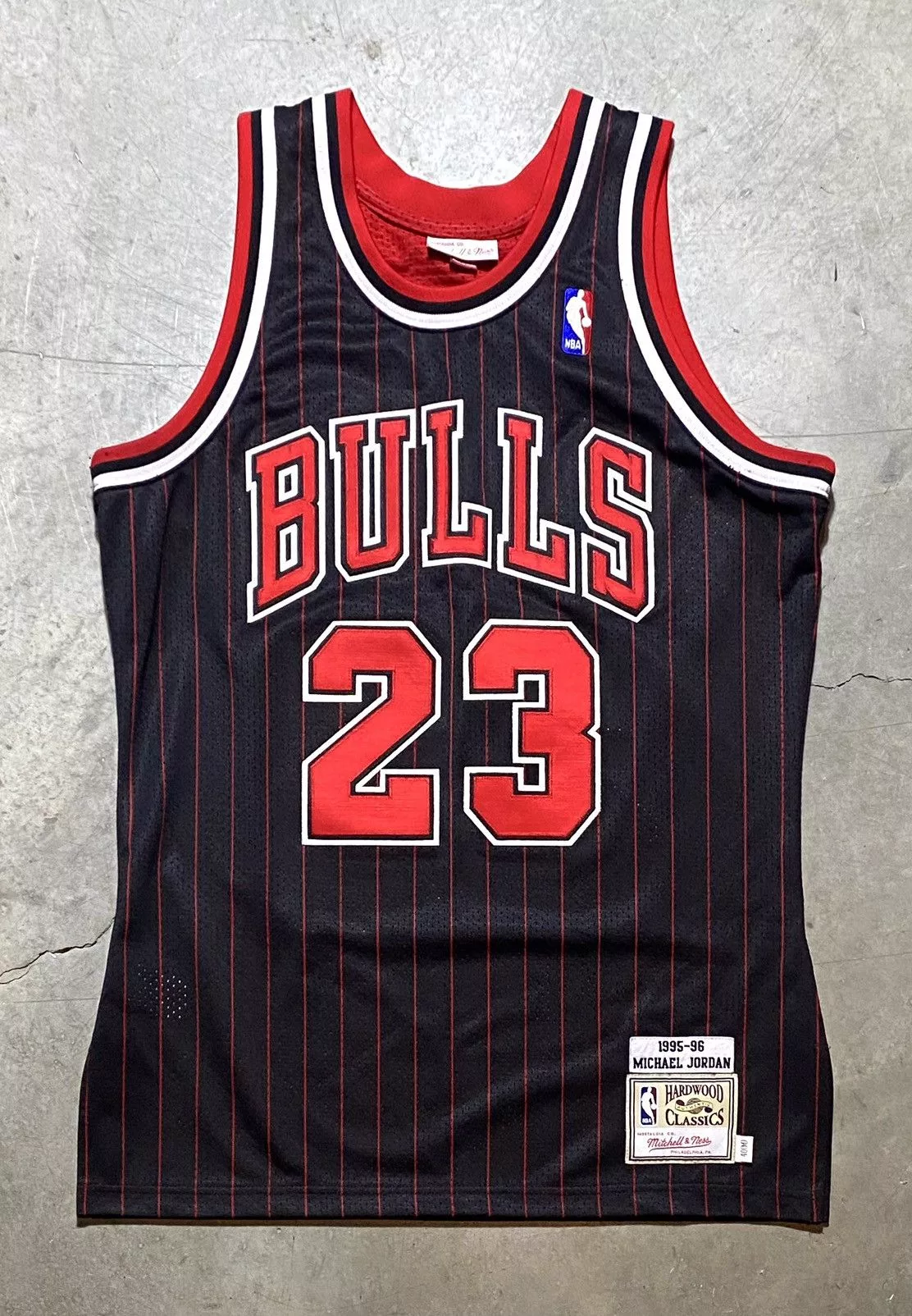 Mitchell & Ness Jerseys Mitchell & Ness × NBA Mitchell & Ness Chicago Bulls Michael Jordan 95-96 Jersey Black