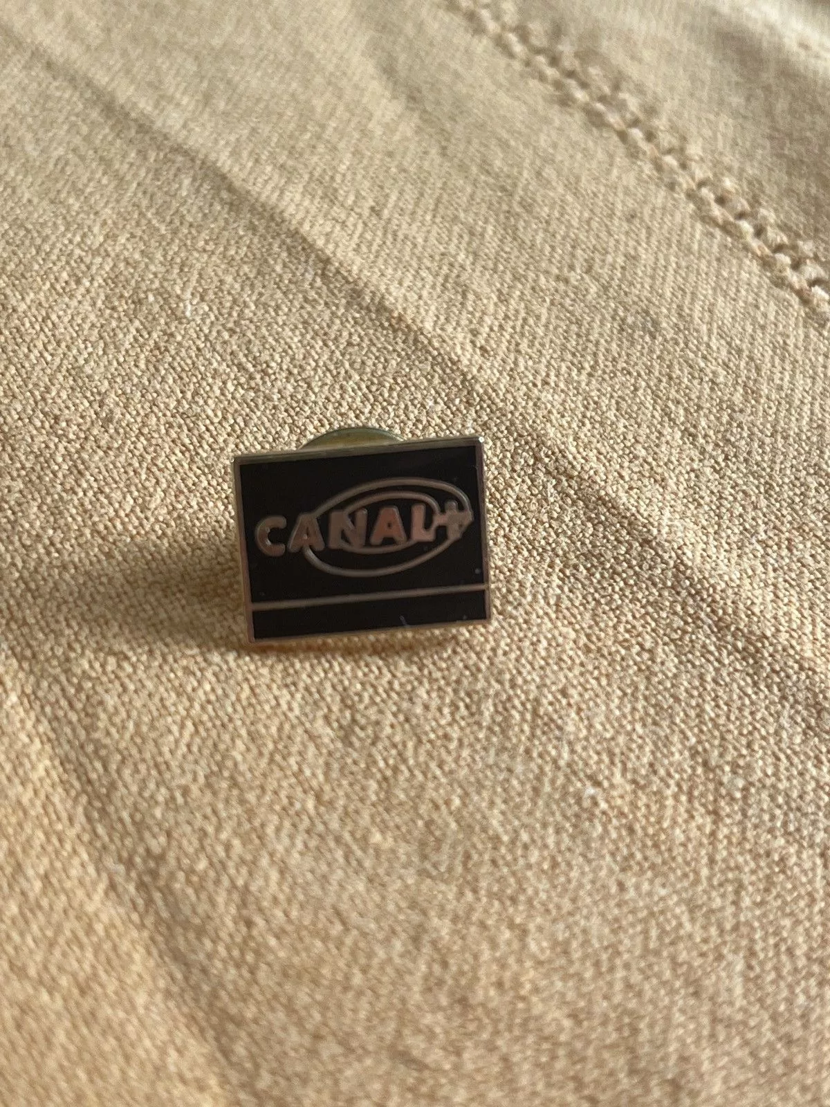 Vintage Miscellaneous Canal plus vintage pin Gold