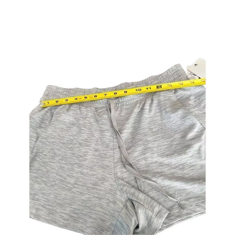 Reebok Shorts Reebok On The Fly Short Size Medium Gray