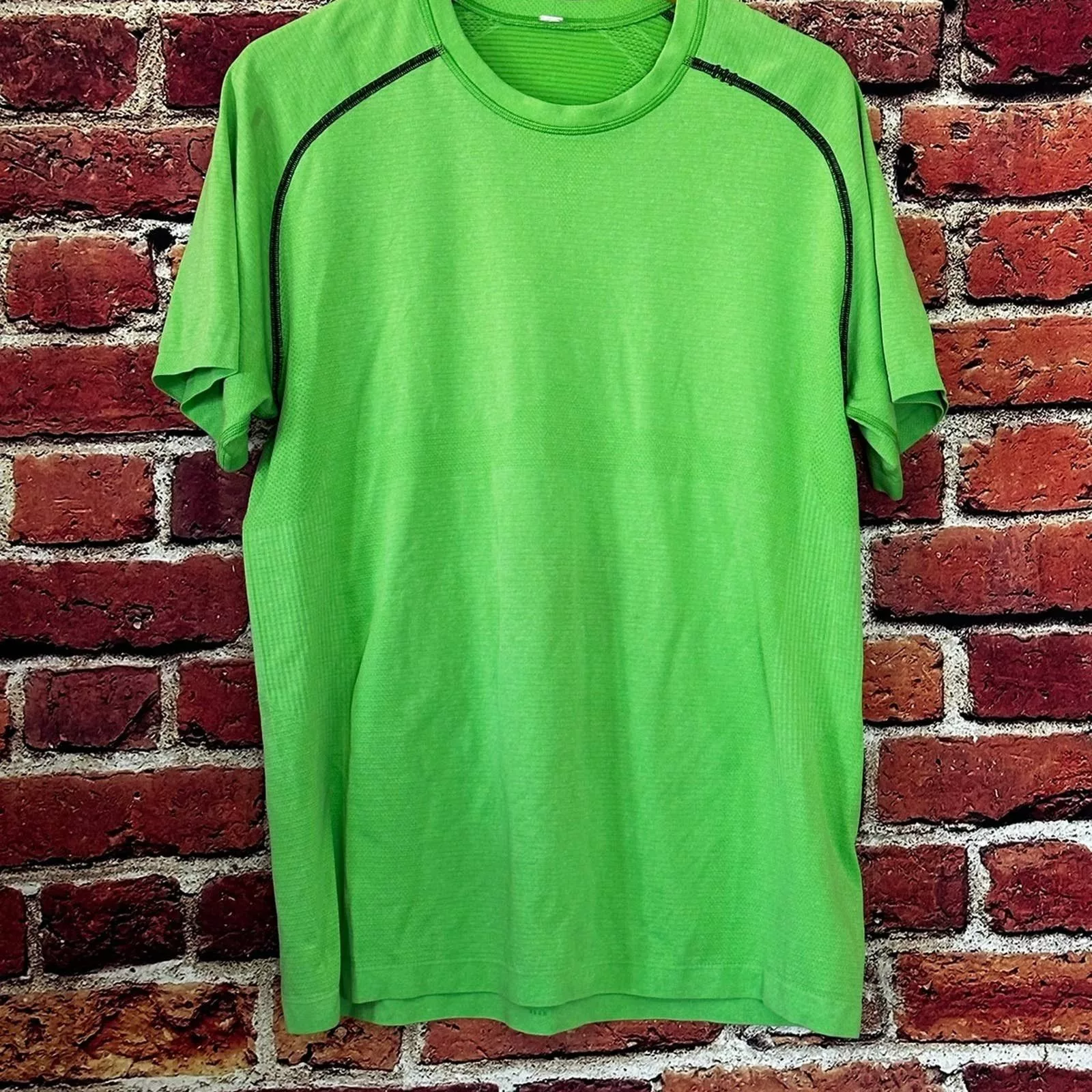 Lululemon Short Sleeve T Shirts Mens Lululemon Shirt size large Green