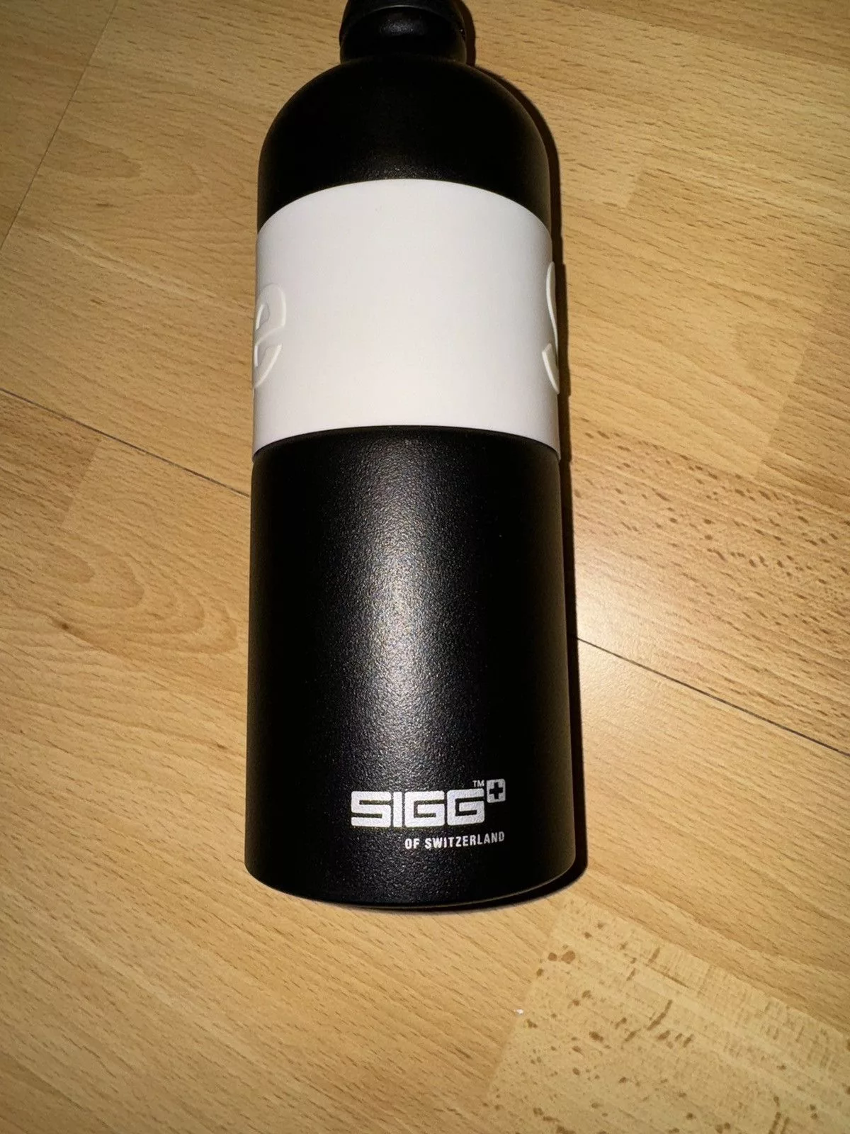 Supreme Supreme Supreme x Sigg SS18 black bottle