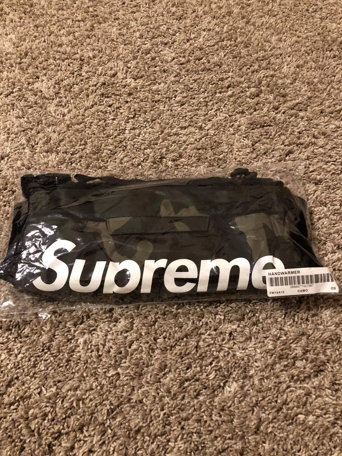 Supreme Supreme Supreme Camo Handwarmer