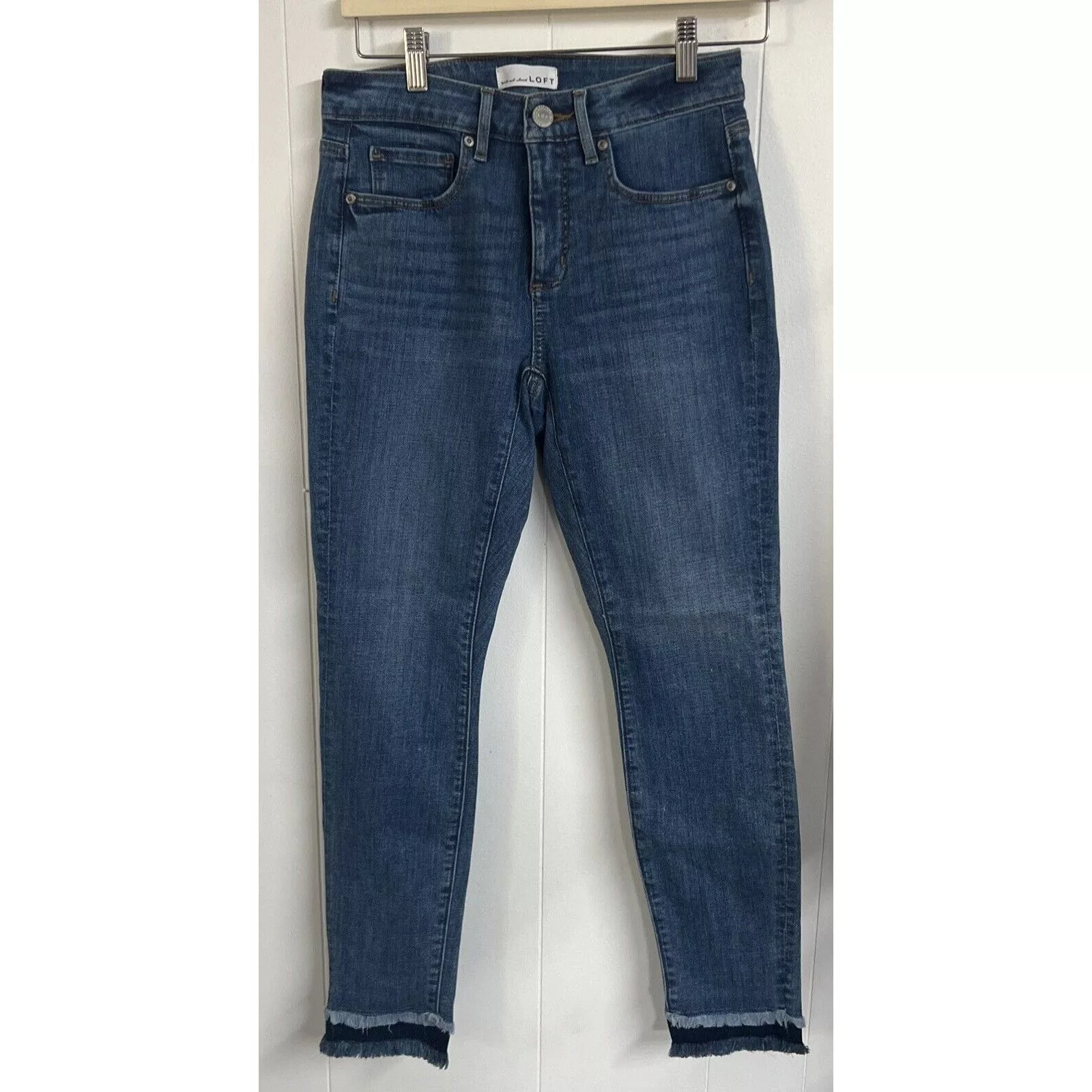 Loft Jeans NWOT LOFT Mid Wash Mid Rise Curvy Skinny Jeans size 25 / 0 Blue