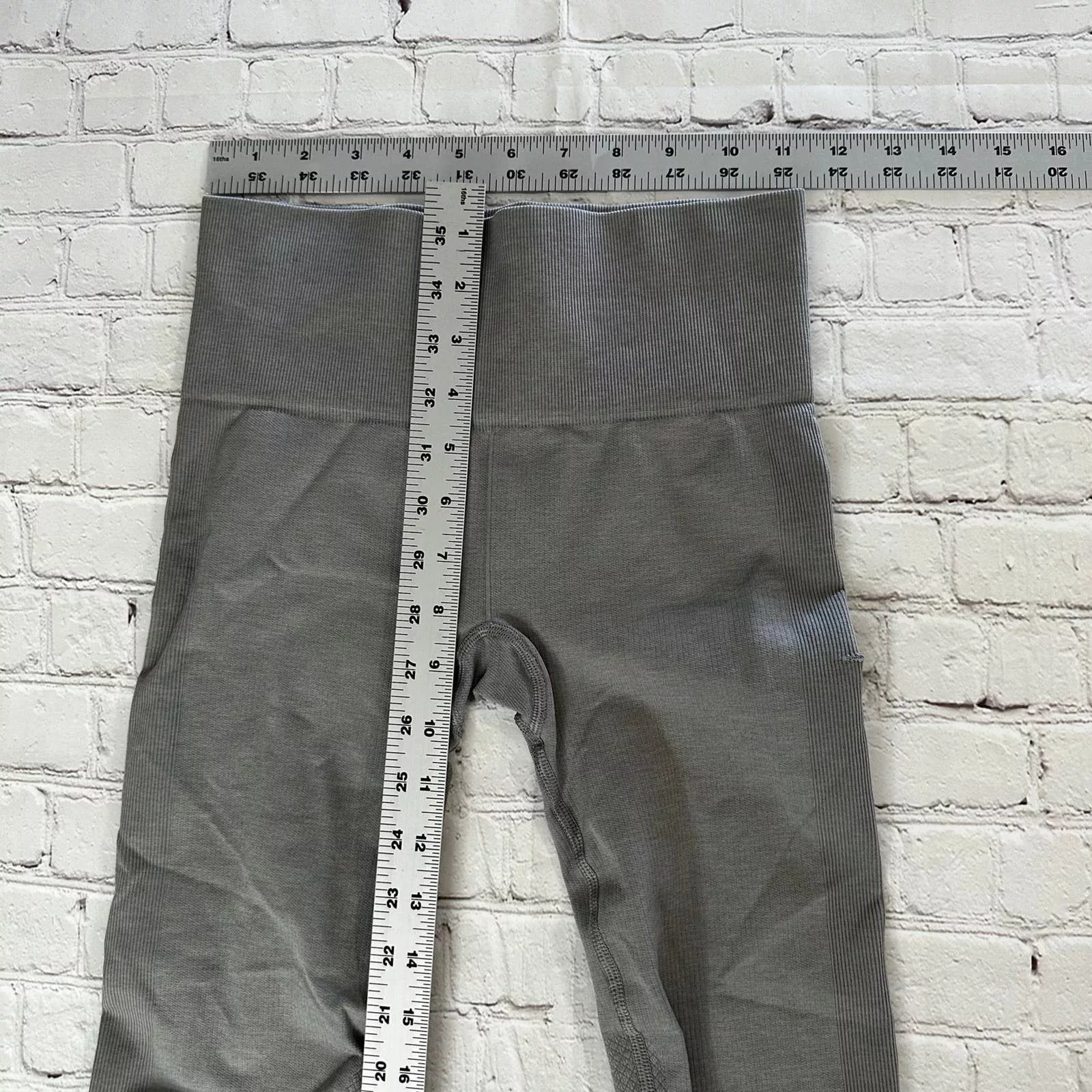 lululemon leggings size 4 Gray